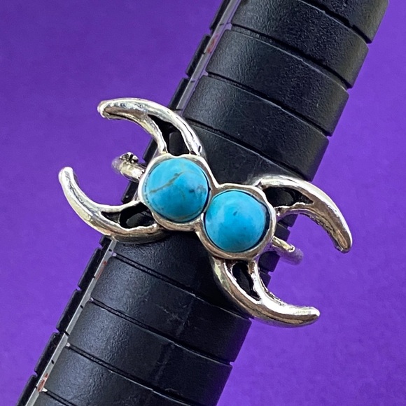 💛 Silver Faux Turquoise Ring - Picture 5 of 7